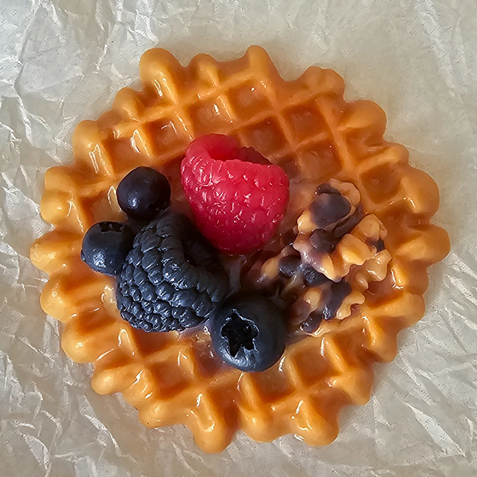 Вафля с ягодой — ракурс 2